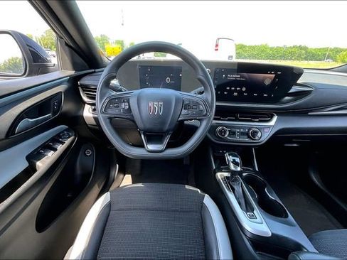 Used 2025 Buick Envista Preferred w/ Convenience II Package FWD image 8