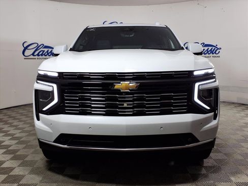 New 2026 Chevrolet Suburban High Country image 3