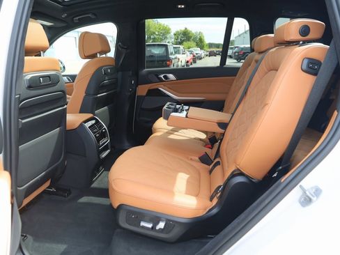 Used 2023 BMW X7 xDrive40i w/ M Sport Package image 75