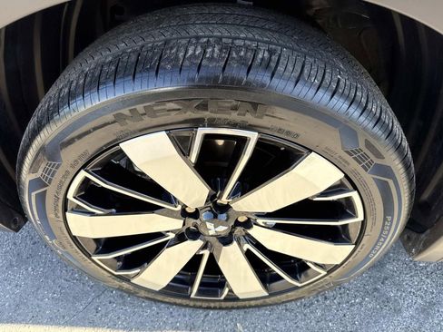 Used 2025 Mitsubishi Outlander SE image 12