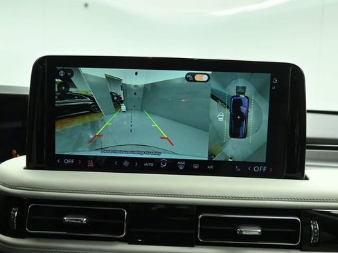 Used 2025 Lincoln Aviator AWD image 12