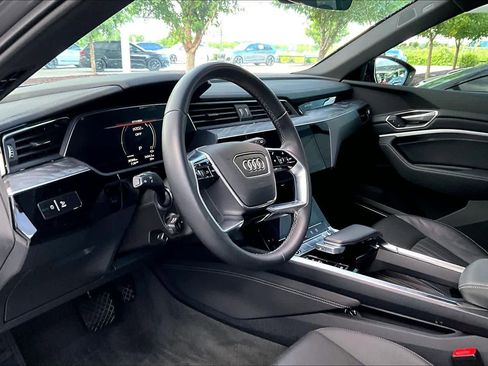 Used 2023 Audi e-tron Premium Plus w/ Premium Plus Package AWD/4WD image 13