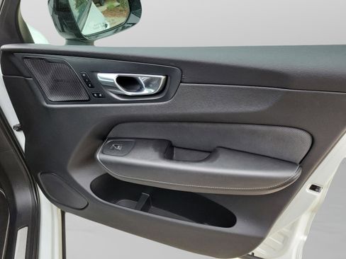 Used 2020 Volvo XC60 T5 R-Design image 25