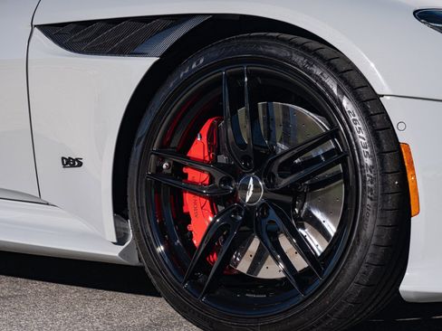 Used 2023 Aston Martin DBS Volante image 25