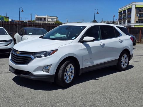 Used 2020 Chevrolet Equinox LT w/ Driver Convenience Package FWD image 2