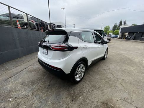 Used 2023 Chevrolet Bolt LT w/ Driver Confidence Package FWD image 6