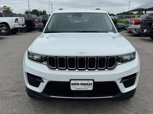 Certified 2023 Jeep Grand Cherokee Laredo RWD image 2