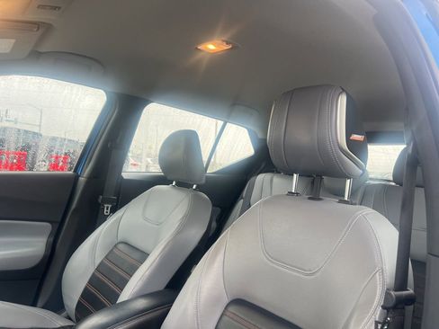 Used 2023 Nissan Kicks SR w/ SR Premium Package image 9