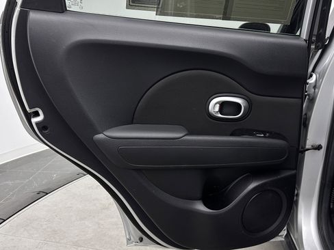 Used 2017 Kia Soul FWD image 21