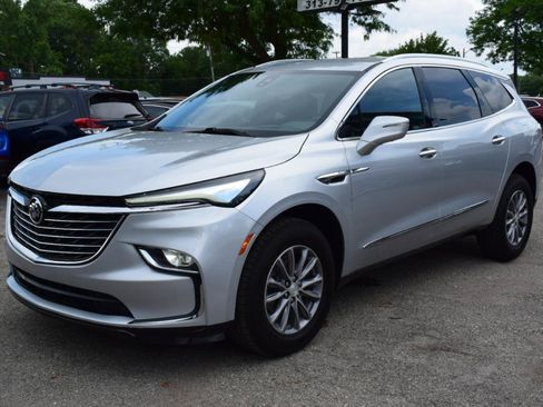 Used 2022 Buick Enclave Premium FWD image 2