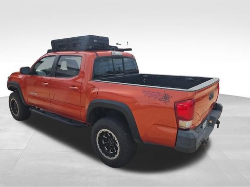 Used 2016 Toyota Tacoma TRD Sport w/ Towing Package AWD/4WD image 12