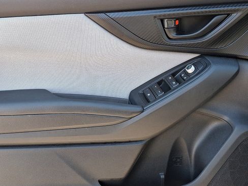 Used 2021 Subaru Crosstrek 2.0i Premium image 11