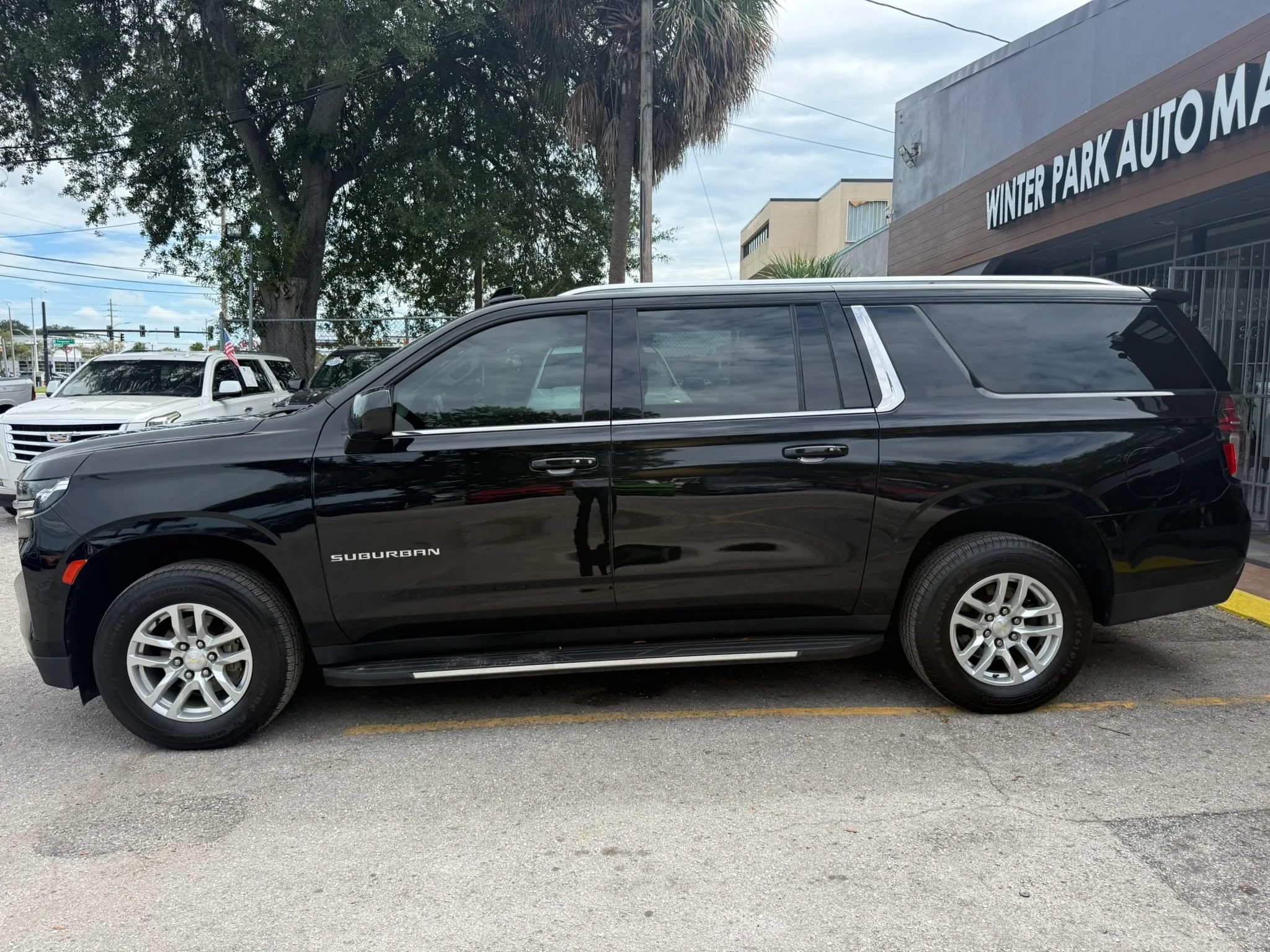 Used 2021 Chevrolet Suburban LS RWD image 4
