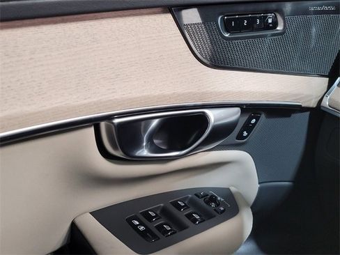 New 2026 Volvo XC90 B6 Plus w/ Protection Package Premier image 20