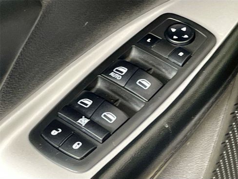 Used 2019 Dodge Journey SE w/ Premium Group image 19