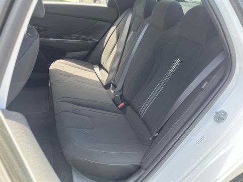 Used 2025 Hyundai Elantra Sport FWD image 21