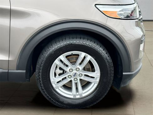 Used 2021 Ford Explorer XLT image 41