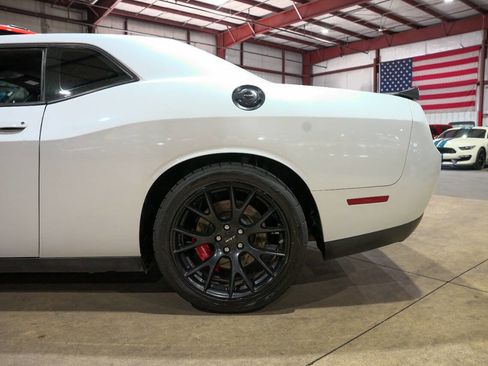 Used 2016 Dodge Challenger SRT Hellcat RWD image 5