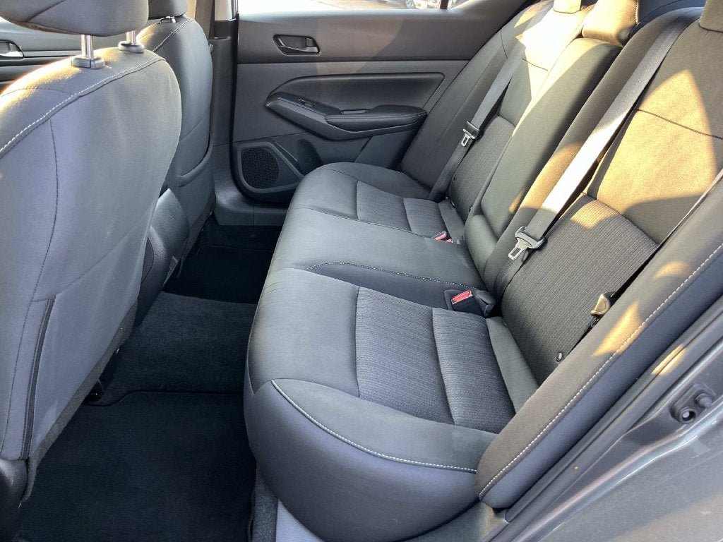 Used 2025 Nissan Altima 2.5 SV FWD image 18
