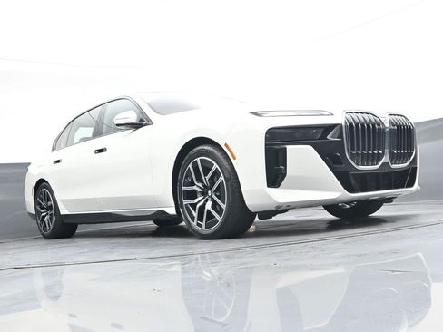 Used 2024 BMW 740i xDrive AWD/4WD image 26