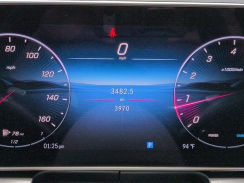 Used 2025 Mercedes-Benz GLC 300 4MATIC image 28