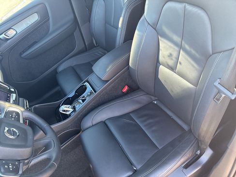 Certified 2025 Volvo XC40 B5 Plus image 19