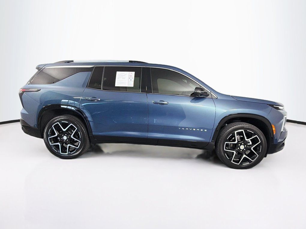 Used 2025 Chevrolet Traverse High Country FWD image 11