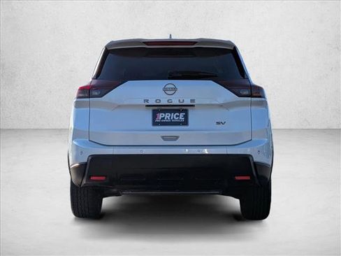 Used 2024 Nissan Rogue SV image 6