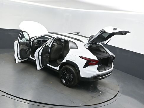 New 2026 Chevrolet Trax ACTIV image 2