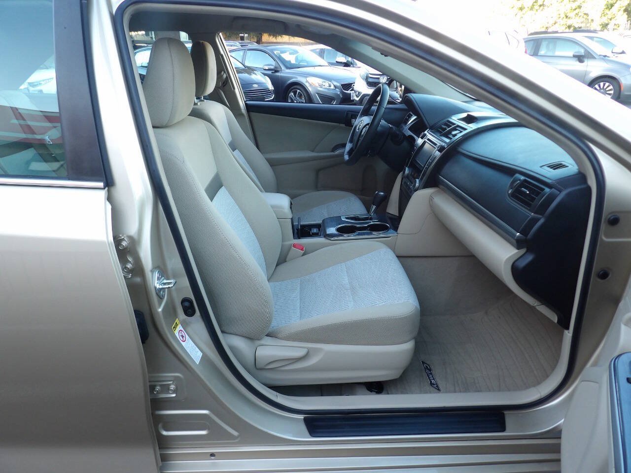 Used 2012 Toyota Camry XLE w/ Convenience Pkg FWD image 6