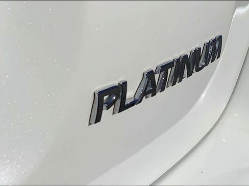 Used 2015 Nissan Pathfinder Platinum w/ Family Entertainment Package image 8