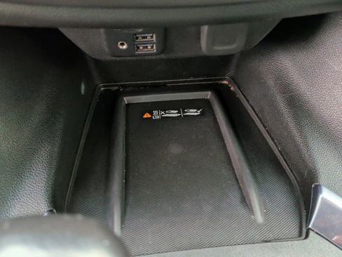 Used 2022 Chevrolet Traverse RS image 30