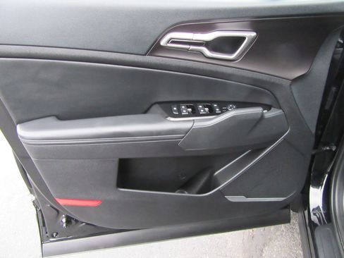 Used 2025 Kia Sportage EX image 22