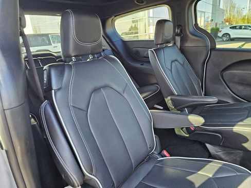 Used 2026 Chrysler Pacifica Limited AWD/4WD image 15