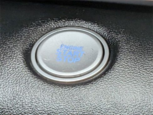 Used 2022 Hyundai Elantra SEL image 31