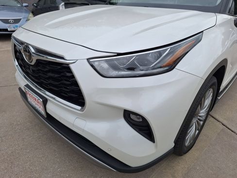 Used 2021 Toyota Highlander Platinum FWD image 10