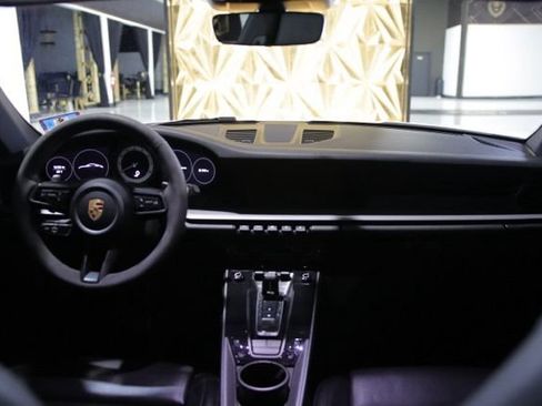 Used 2020 Porsche 911 Carrera RWD image 18