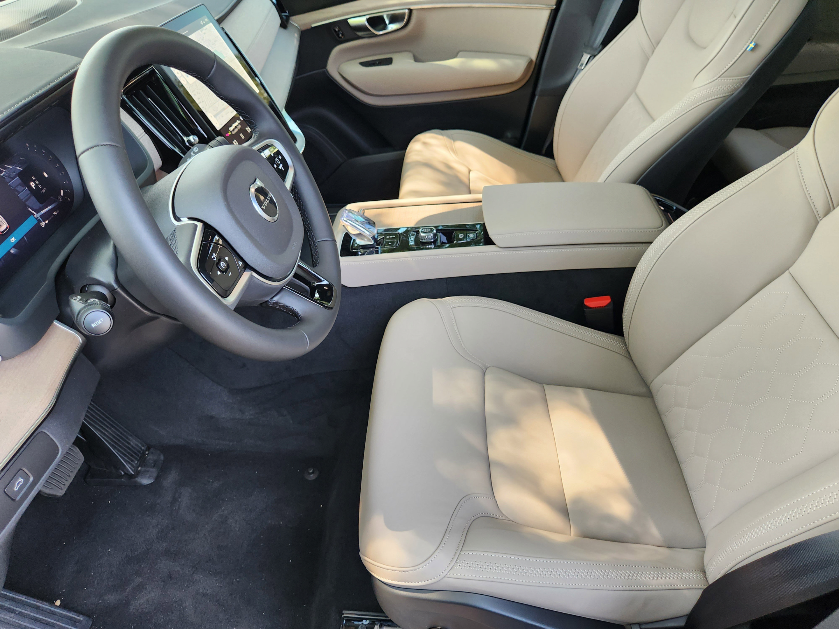 Used 2026 Volvo XC90 B6 Plus w/ Protection Package Premier AWD/4WD image 9