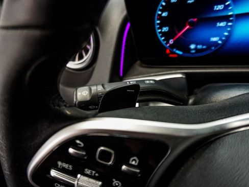 Used 2022 Mercedes-Benz GLB 250 4MATIC w/ Premium Package Lite image 19