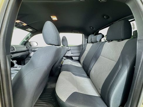 Used 2020 Toyota Tacoma TRD Off-Road w/ Technology Package AWD/4WD image 11