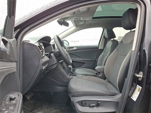 New 2026 Volkswagen Taos SE image 6