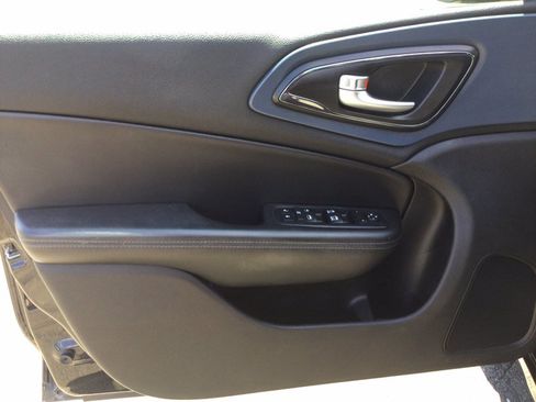 Used 2016 Chrysler 200 S w/ Comfort Group AWD/4WD image 11