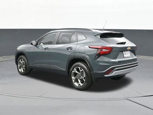 Used 2025 Chevrolet Trax LT FWD image 10