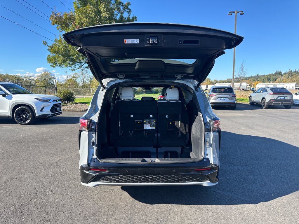 Used 2026 Toyota Sienna XSE AWD/4WD image 11