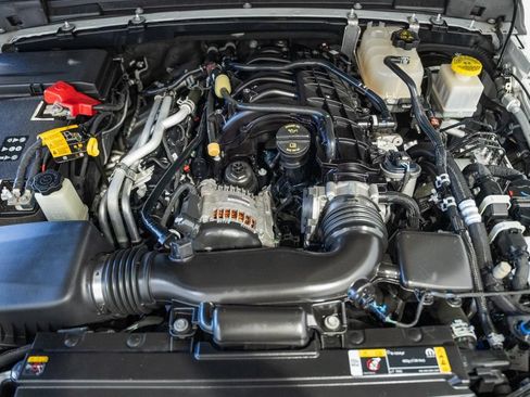Certified 2022 Jeep Gladiator Mojave AWD/4WD image 19