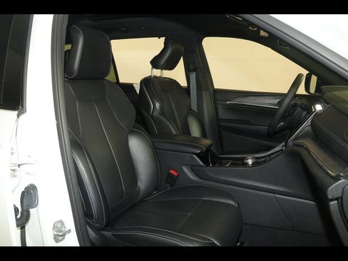 Used 2023 Jeep Grand Cherokee L Overland w/ Luxury Tech Group IV AWD/4WD image 34