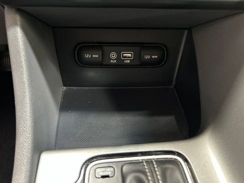 Used 2019 Kia Niro LX FWD image 23