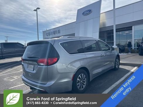 Used 2020 Chrysler Pacifica Touring-L Plus image 9