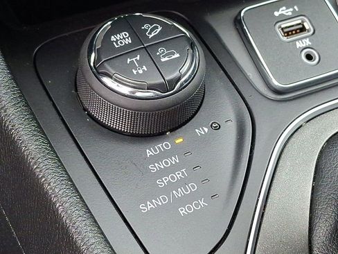 Used 2022 Jeep Cherokee Trailhawk image 23