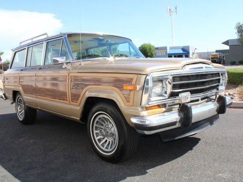 Used 1990 Jeep Grand Wagoneer image 10